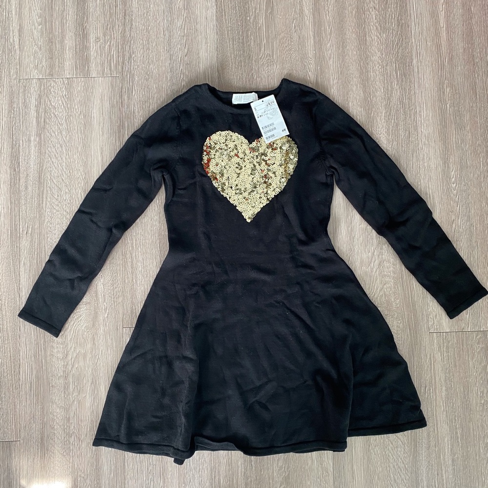 *NEW* H&M Girl’s gold heart black knitted dress